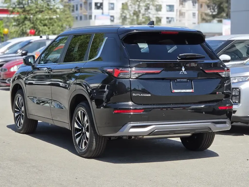Mitsubishi Outlander 2026 photo 3