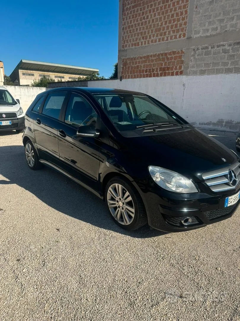 Mercedes-Benz B 2011 photo 2