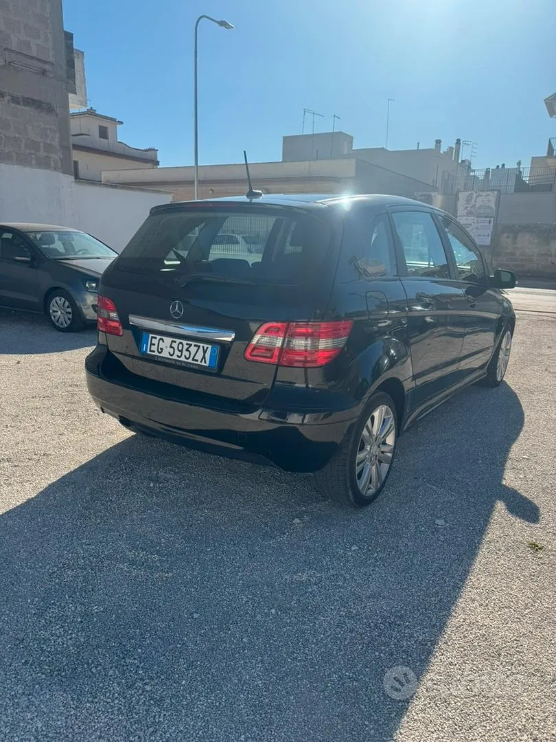 Mercedes-Benz B 2011 photo 4