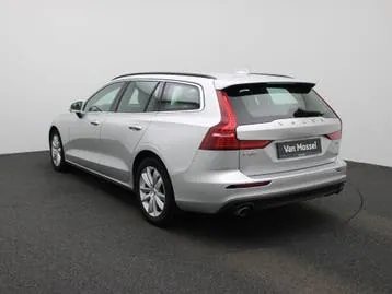 Volvo V60 2022 photo 2