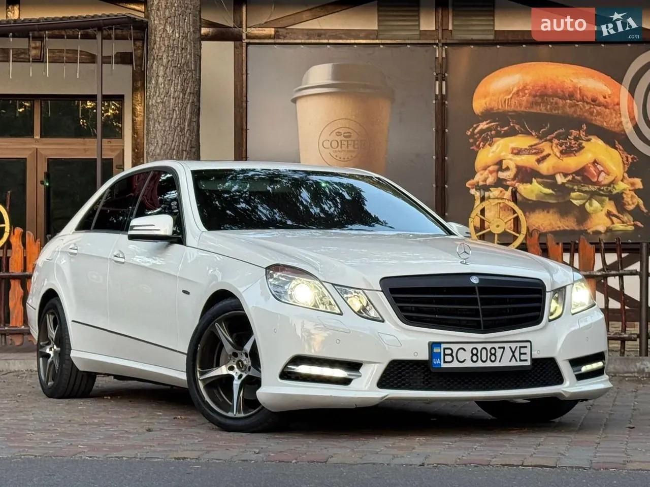 Mercedes-Benz E-Class 2011 photo 5