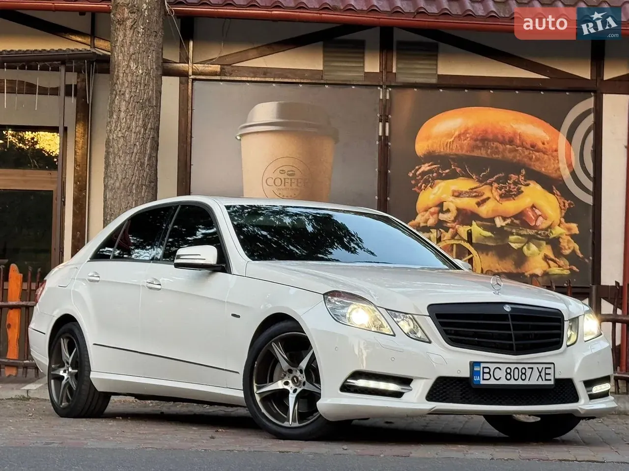 Mercedes-Benz E-Class 2011 photo 2