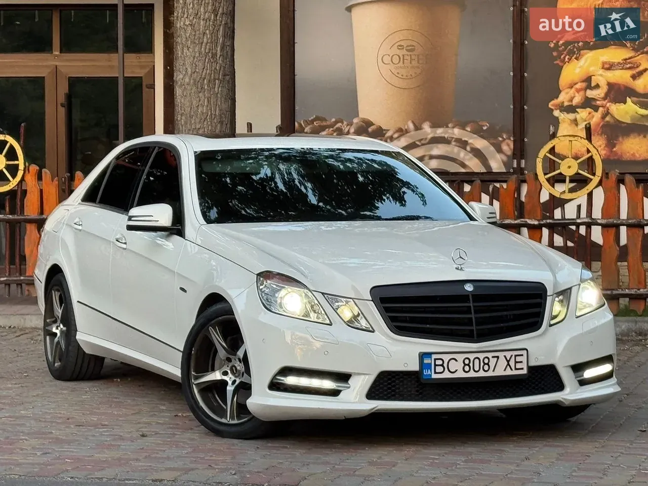 Mercedes-Benz E-Class 2011 photo 3
