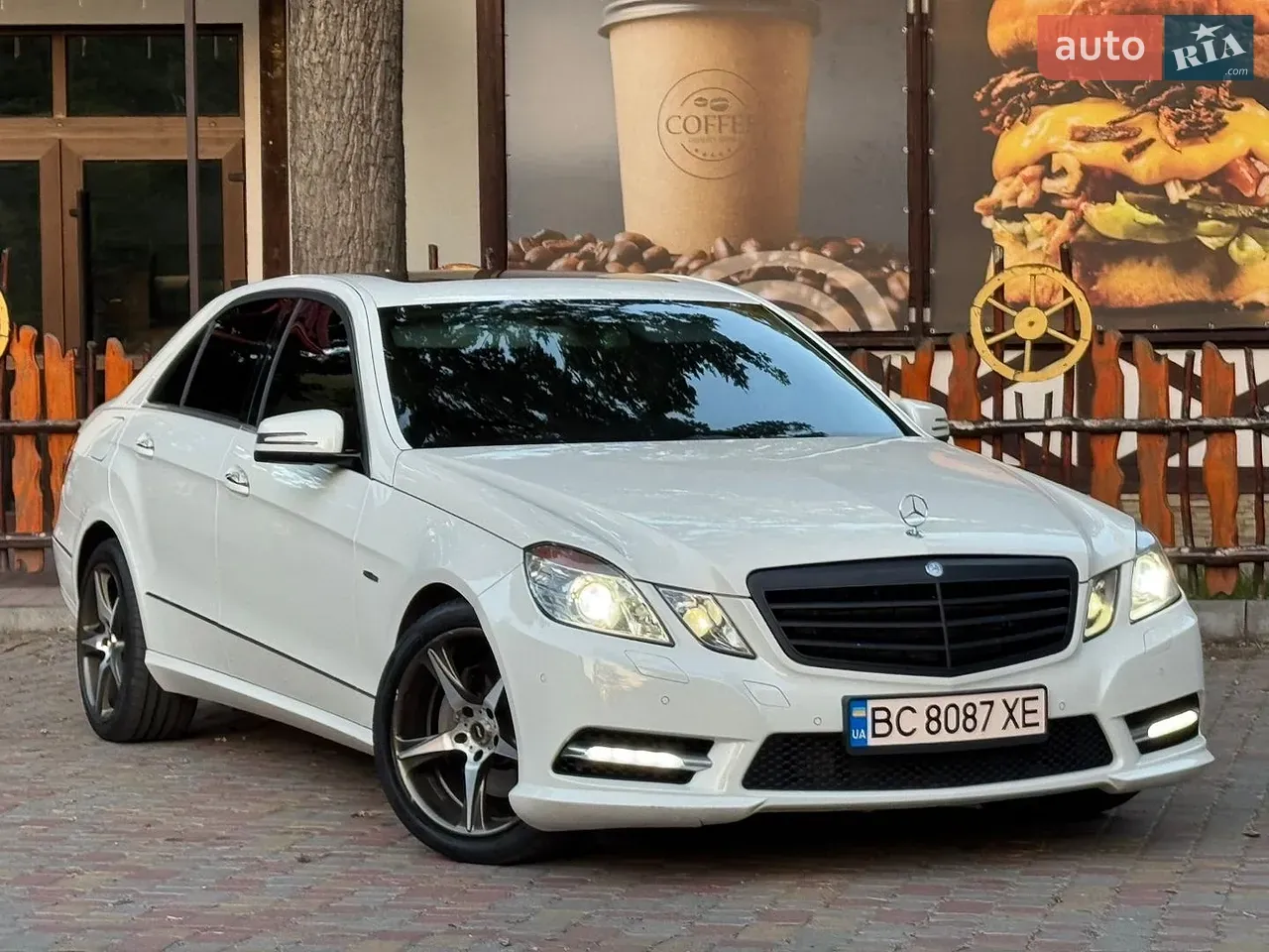 Mercedes-Benz E-Class 2011 photo 4