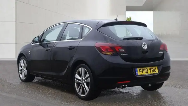 Vauxhall Astra 2010 photo 3