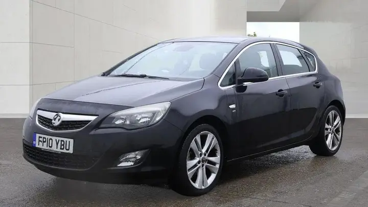 Vauxhall Astra 2010 photo 2