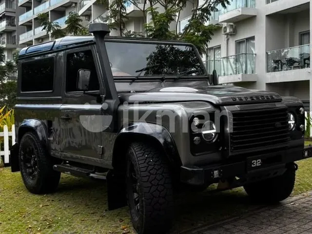 Land Rover Defender