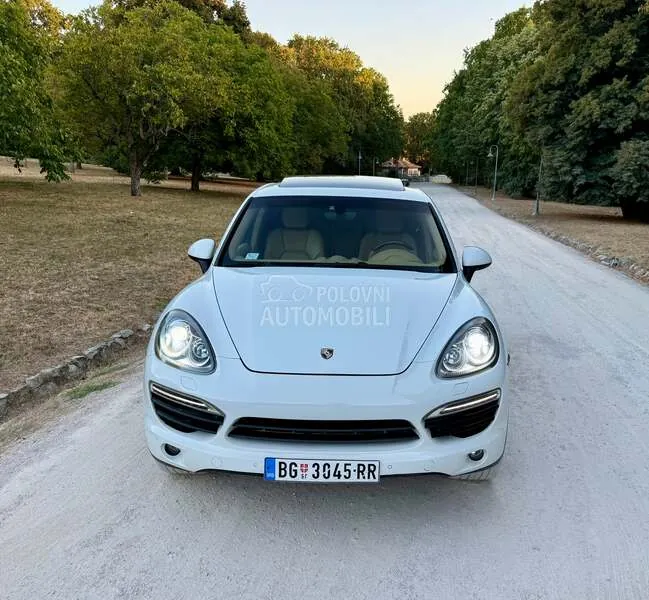 Porsche Cayenne 2012 photo 2