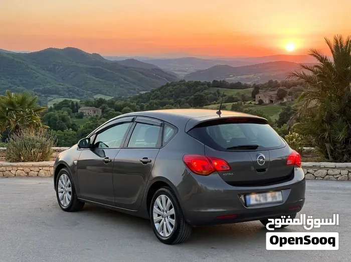 Opel Astra 2012 photo 3