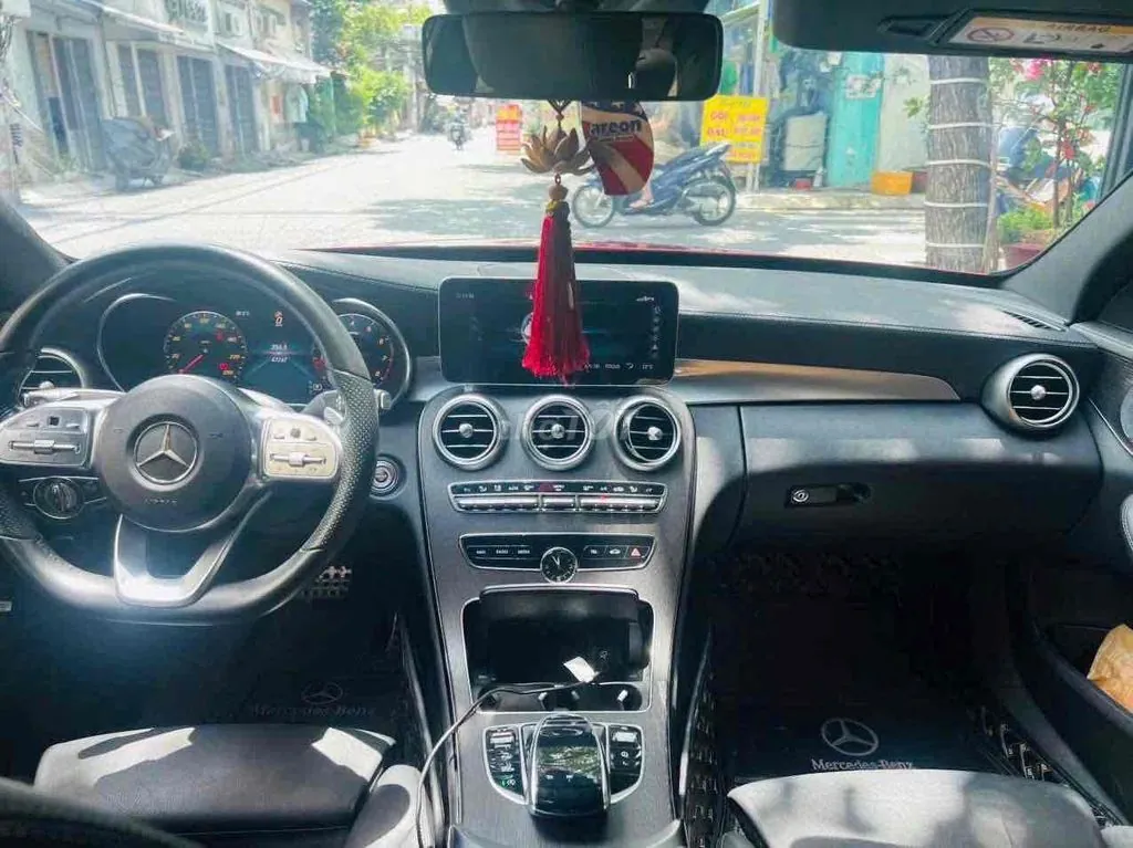 Mercedes-Benz C300 2019 photo 5