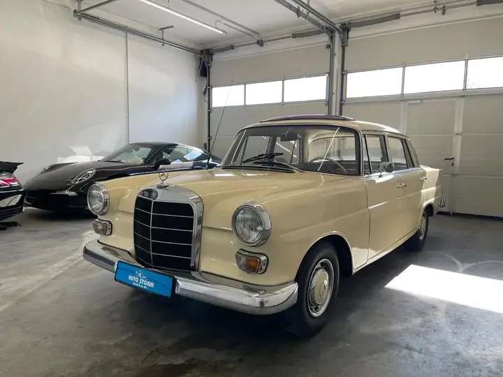 Mercedes-Benz 200D