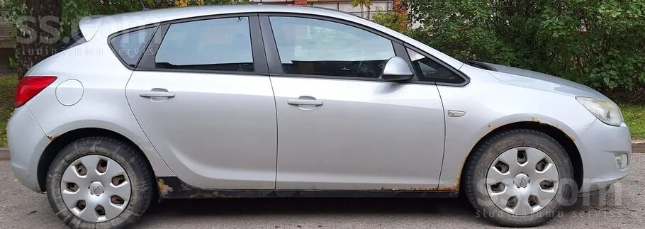 Opel Astra 2011 photo 3