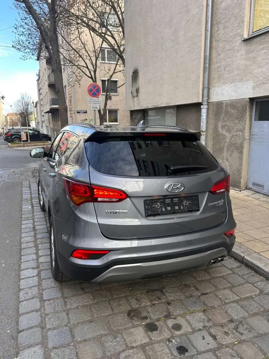 Hyundai Santa Fe 2017 photo 2
