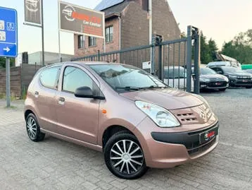 Nissan Pixo 2010 photo 3