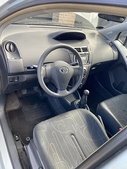 Toyota Yaris 2011 photo 5