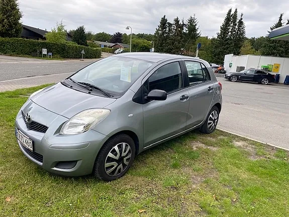Toyota Yaris 2011 photo 4