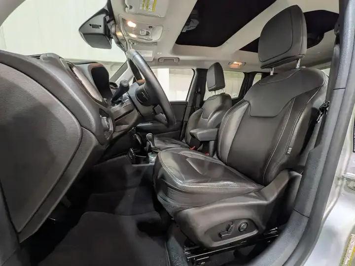 Jeep Renegade 2019 photo 2
