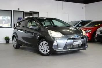 Toyota Aqua 2013 photo 2
