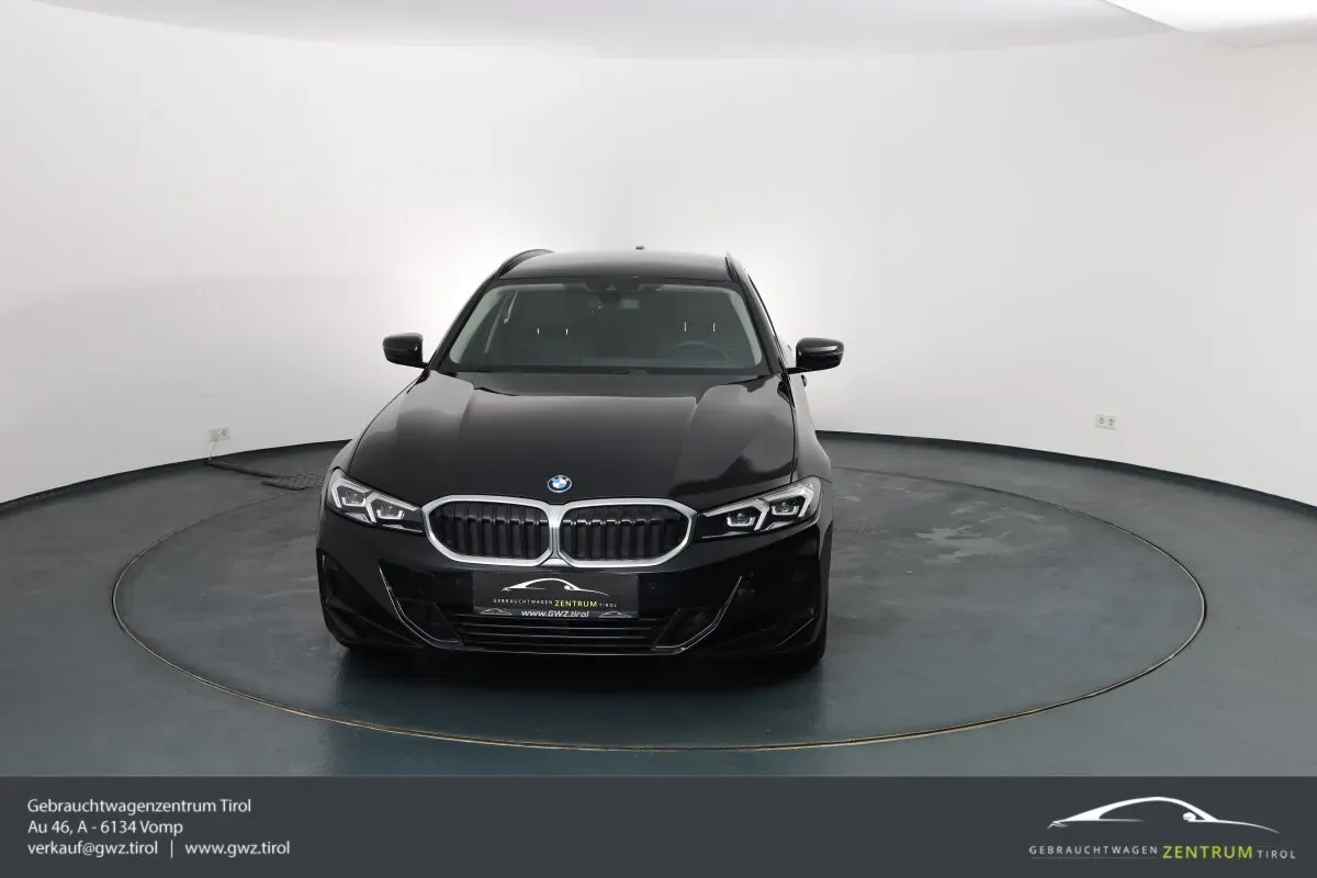BMW 3 Series 2022 photo 2