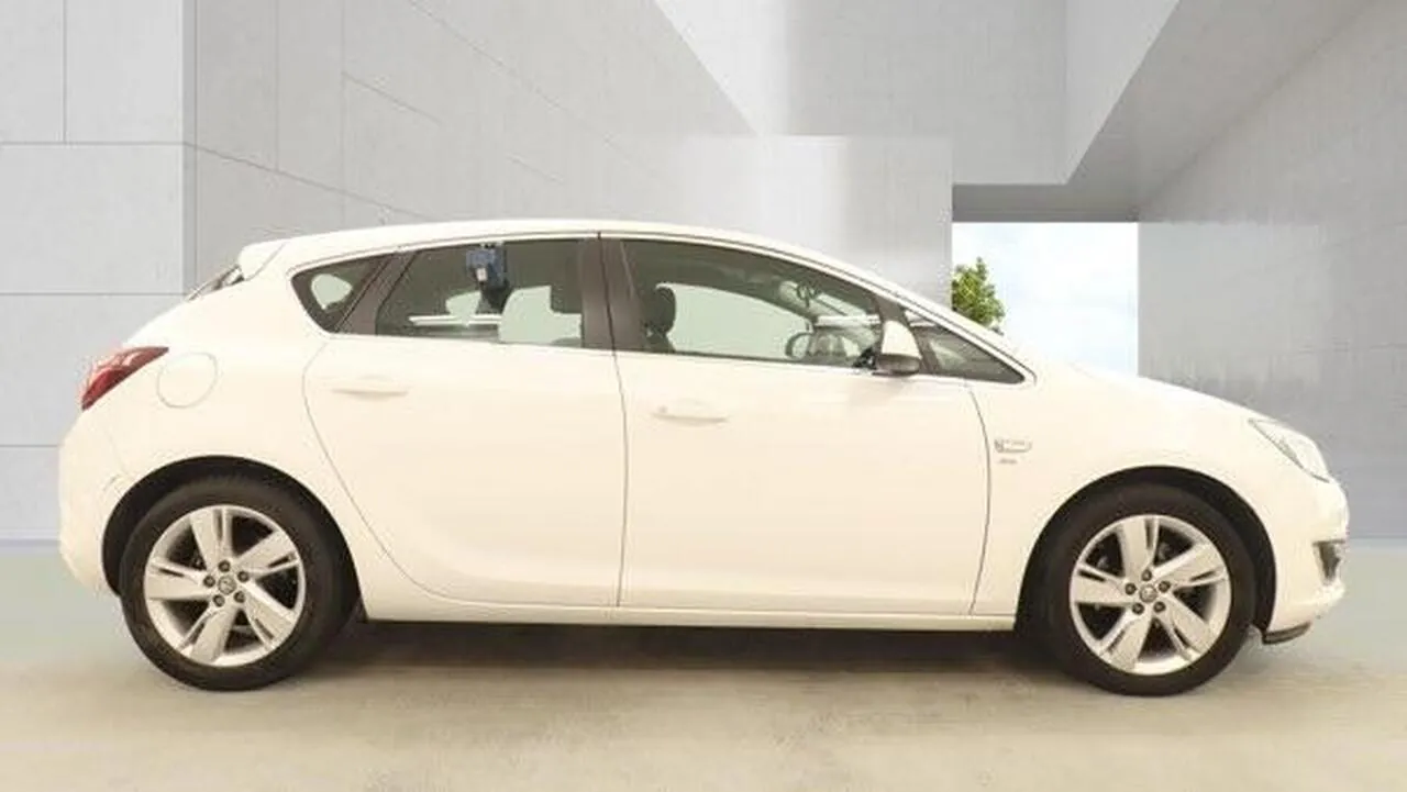 Vauxhall Astra 2014 photo 3