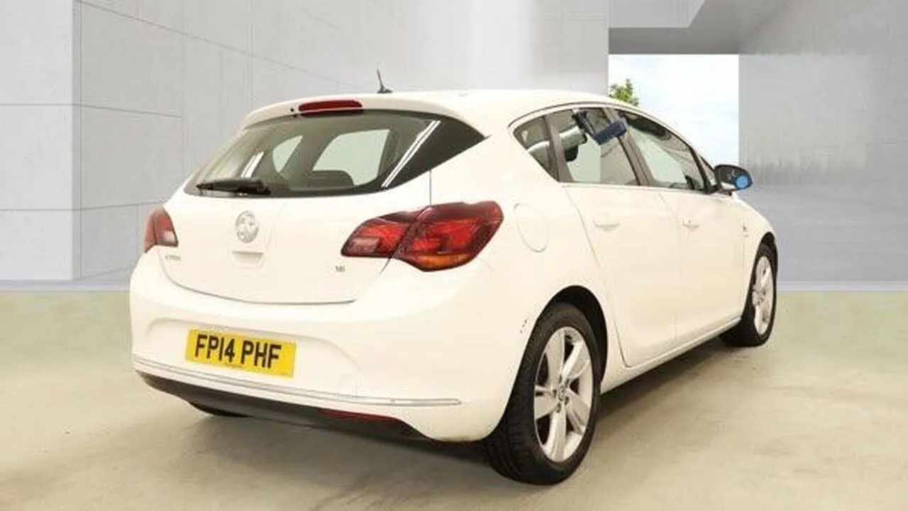 Vauxhall Astra 2014 photo 4