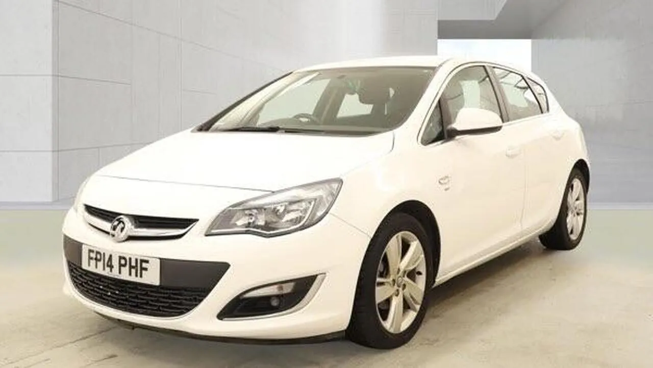 Vauxhall Astra 2014 photo 2