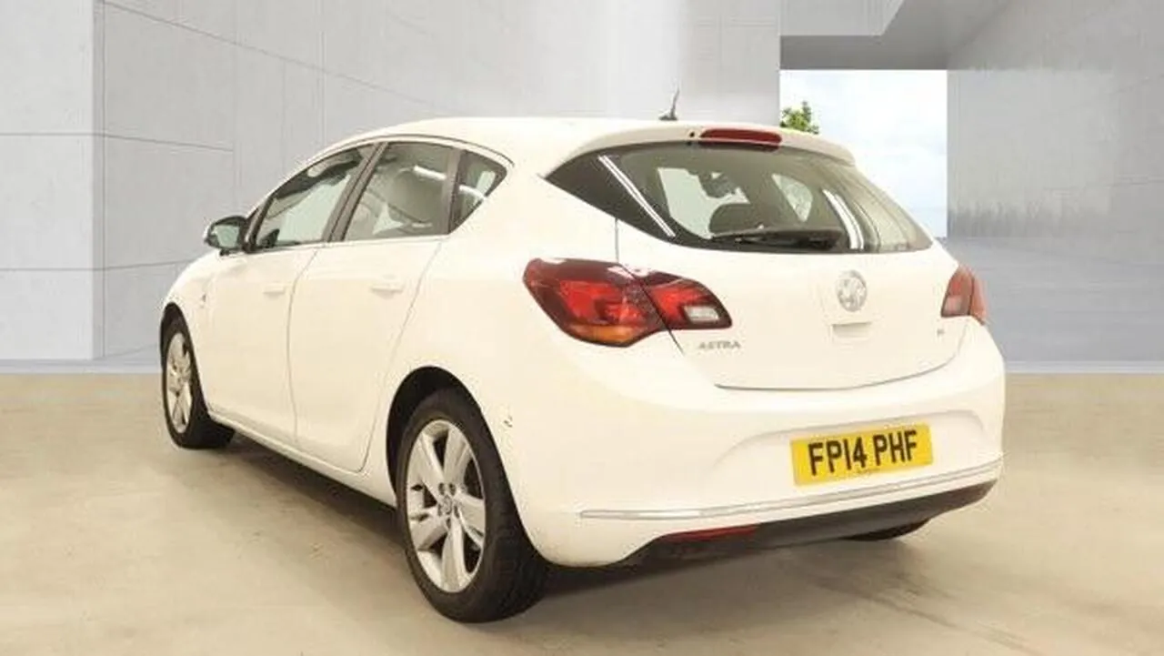 Vauxhall Astra 2014 photo 5