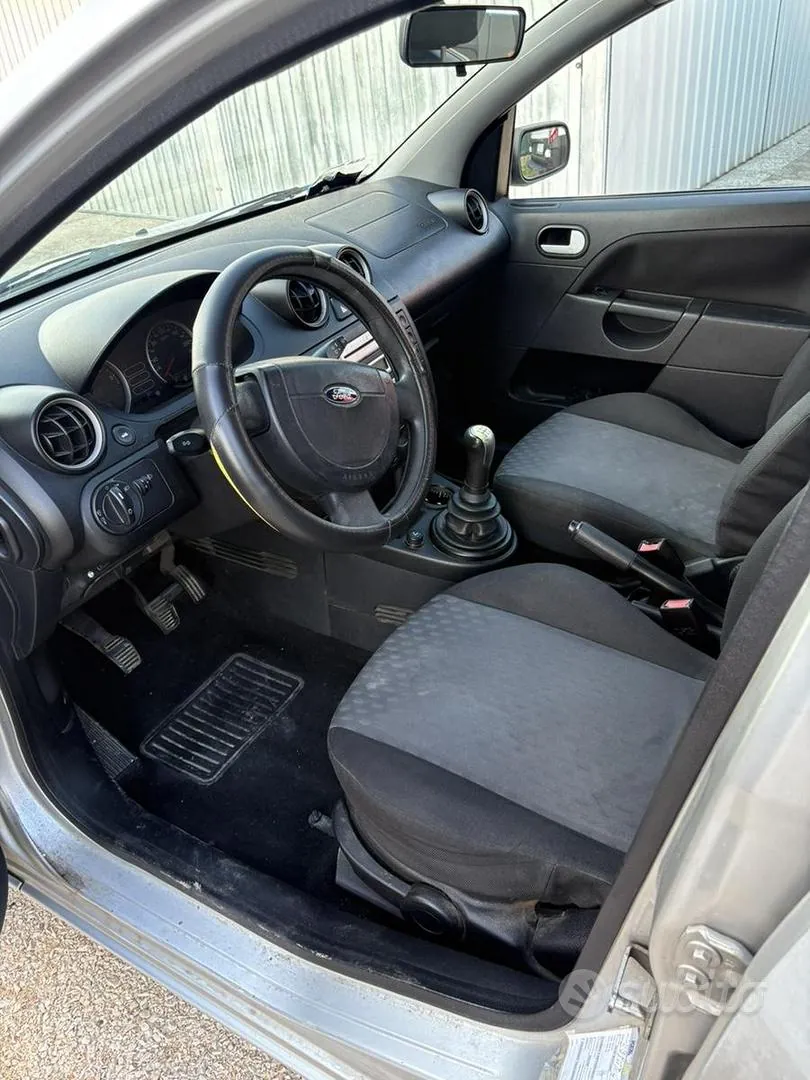 Ford Fiesta 2005 photo 5