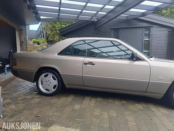 Mercedes-Benz E-Class 1989 photo 5