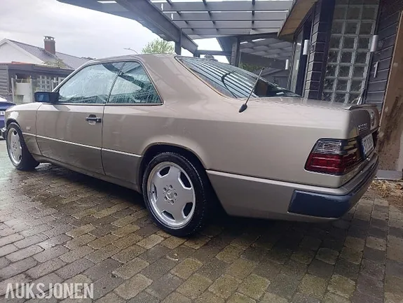 Mercedes-Benz E-Class 1989 photo 4