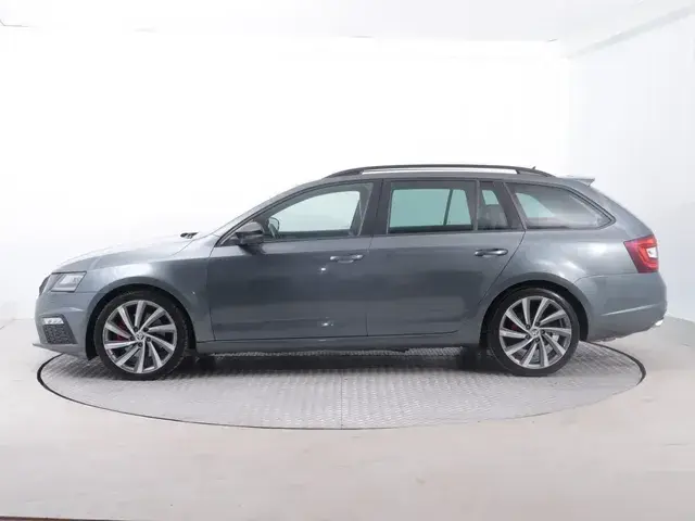 Skoda Octavia Combi 2018 photo 2