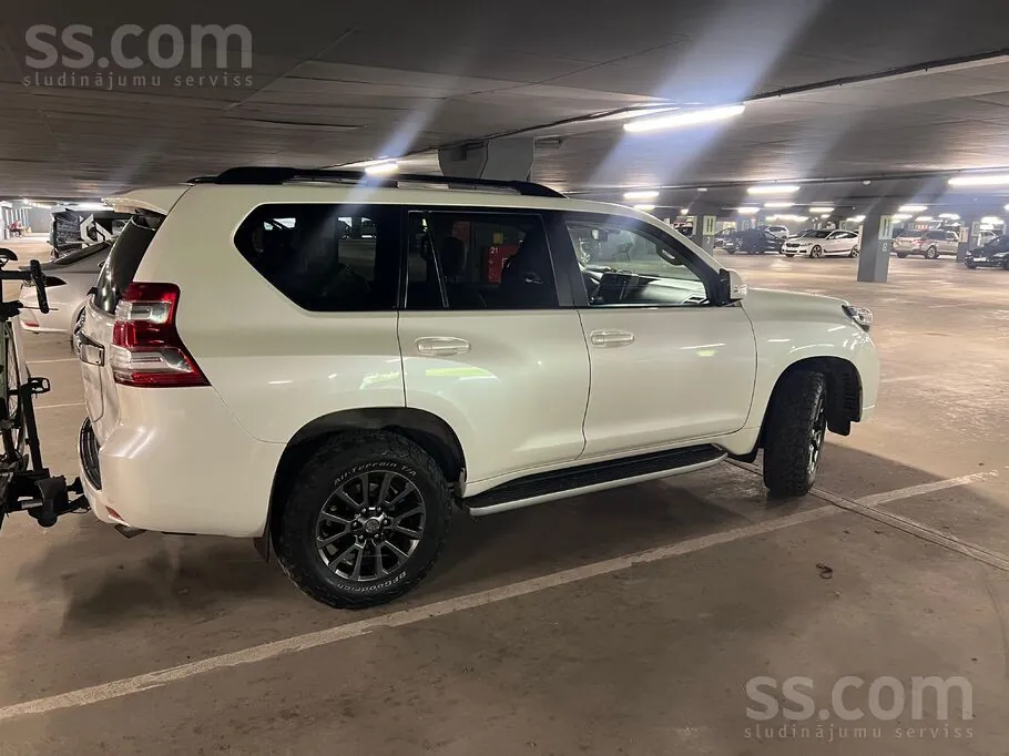 Toyota Land Cruiser 2010 photo 2