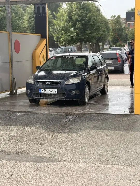 Ford Focus 2009 photo 2