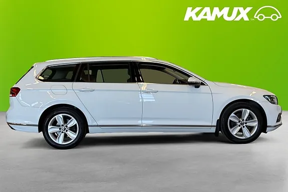 Volkswagen Passat 2023 photo 2