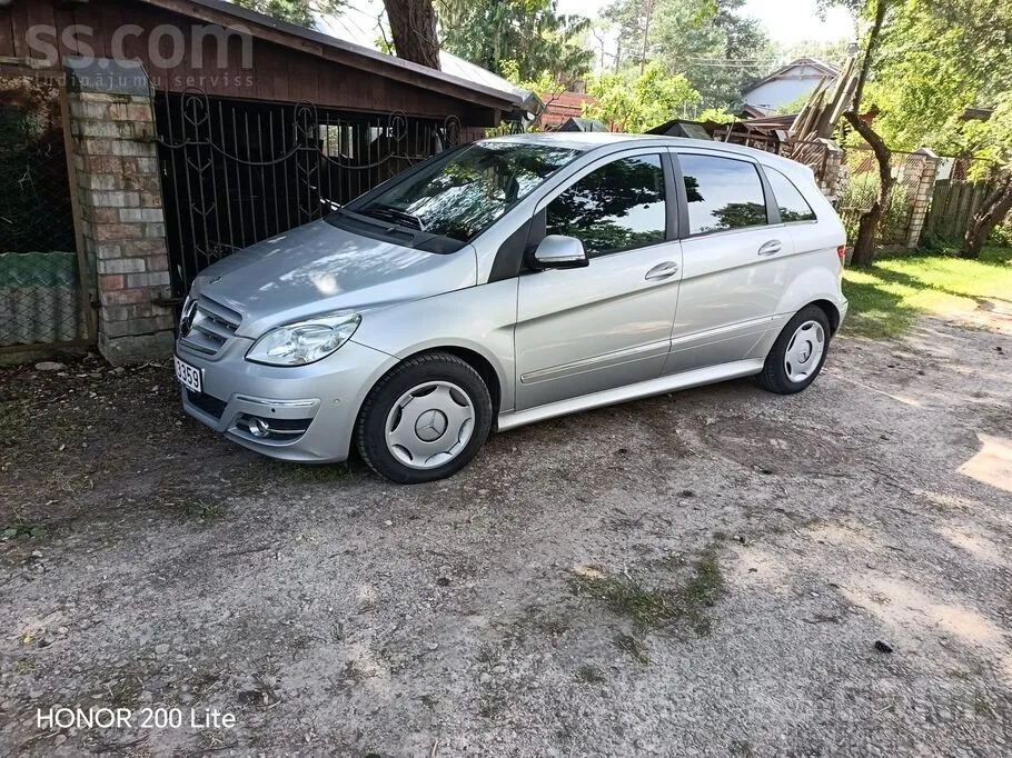 Mercedes-Benz B180