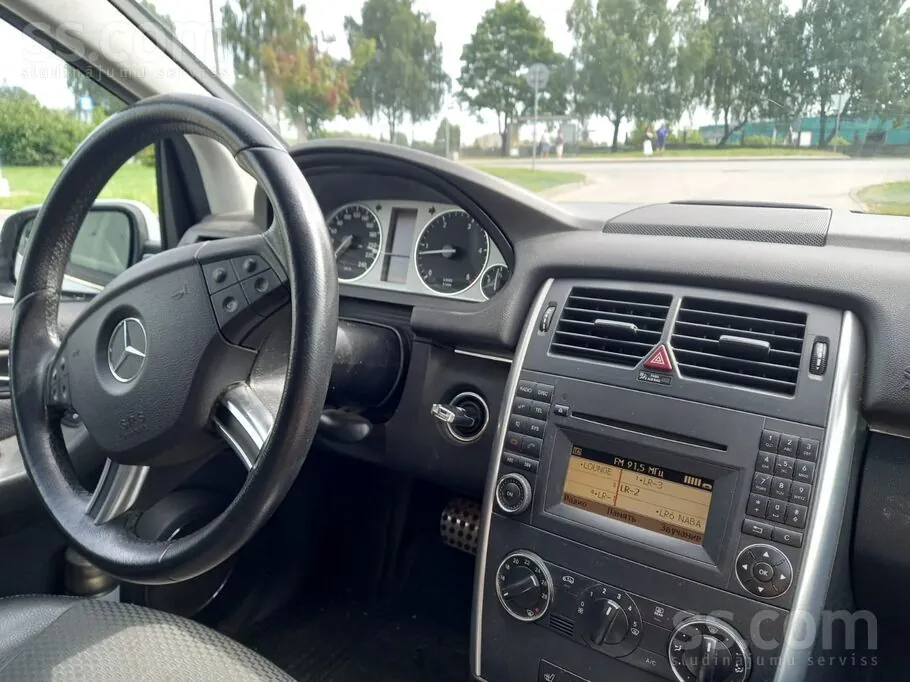 Mercedes-Benz B180 2011 photo 5