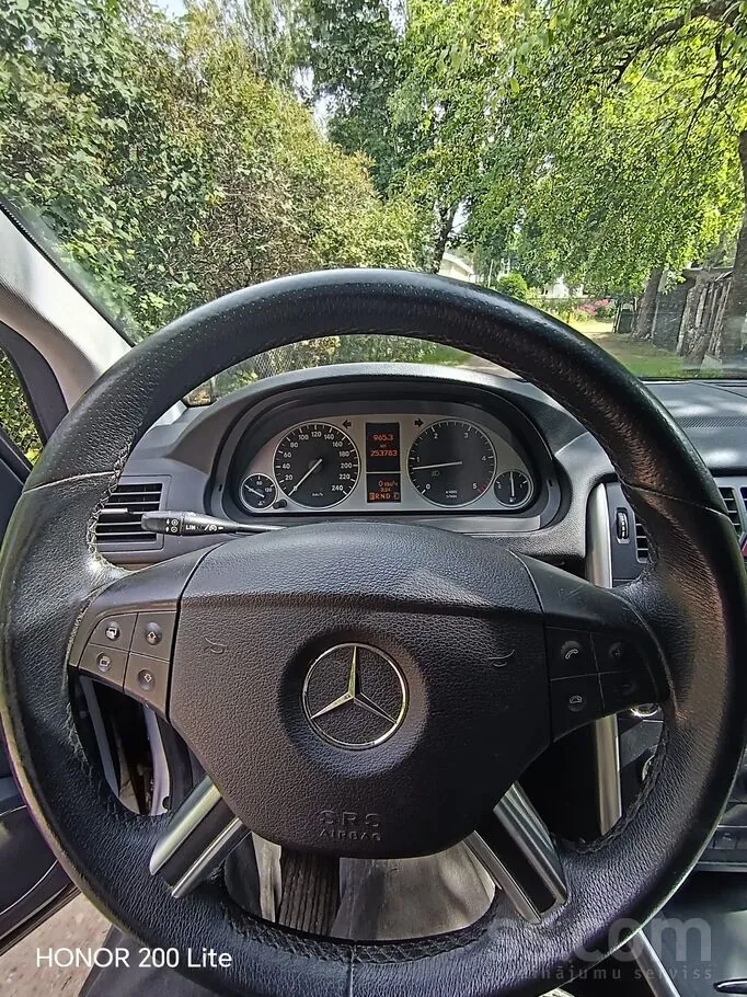 Mercedes-Benz B180 2011 photo 4