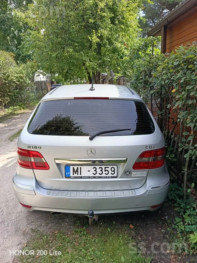 Mercedes-Benz B180 2011 photo 3