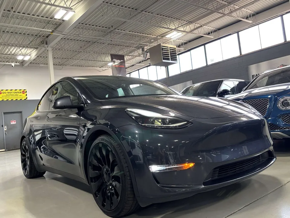 Tesla Model Y 2024 photo 2