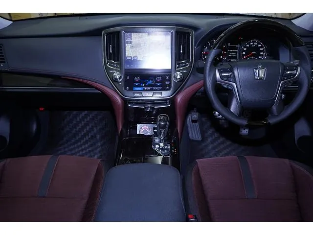 Toyota Crown Athlete S-T 2017 photo 2