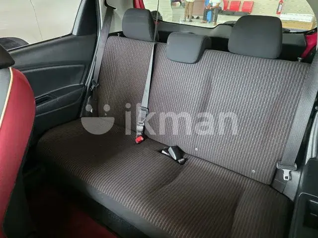 Toyota Vitz 2017 photo 4