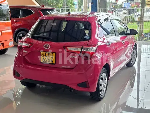 Toyota Vitz 2017 photo 2