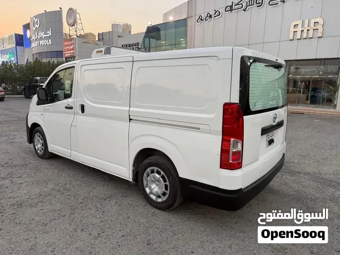 Toyota Hiace 2021 photo 4