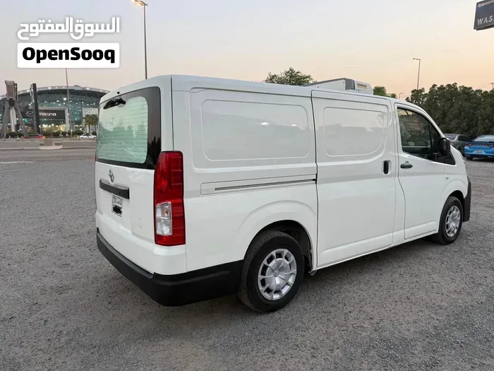 Toyota Hiace 2021 photo 3