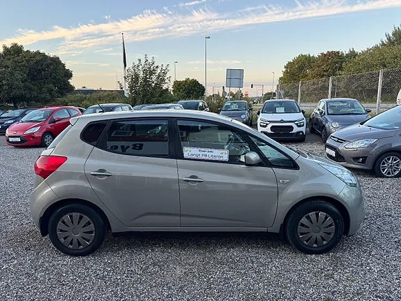 Kia Venga 2016 photo 2