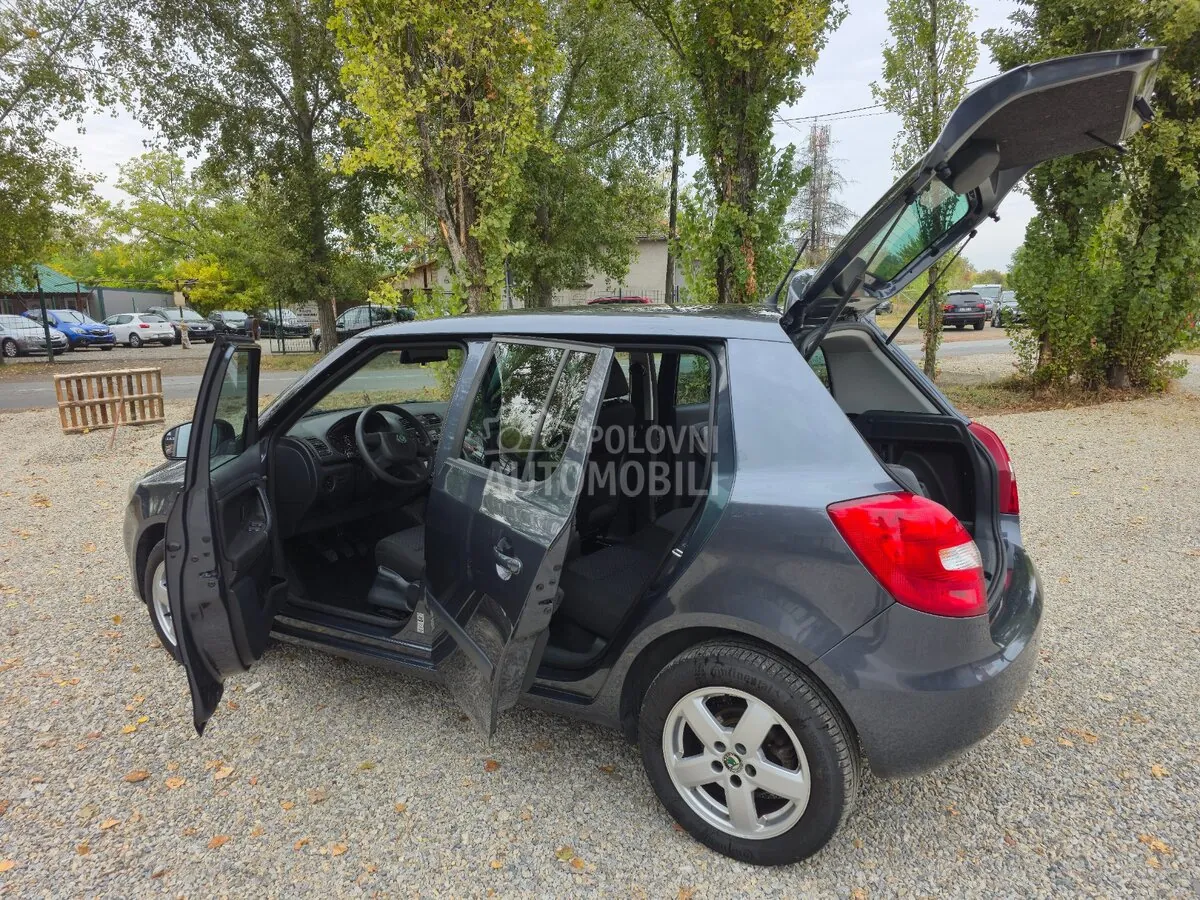 Skoda Fabia 2012 photo 5