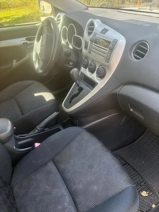 Pontiac Vibe 2009 photo 2