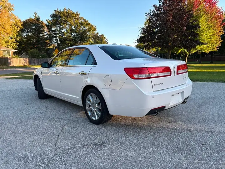 Lincoln Mkz 2010 photo 2