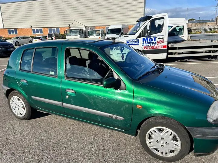 Renault Clio 1999 photo 2