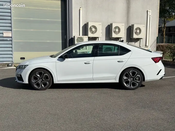 Skoda Octavia 2023 photo 2